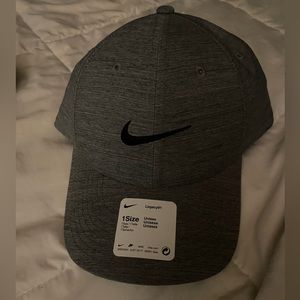 NEW WITH TAGS-unisex NIKE grey hat!!